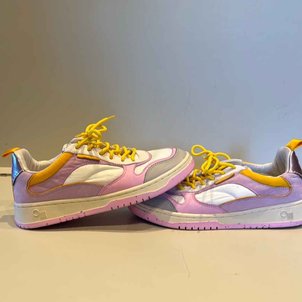 Oncept sneakers size 6.5